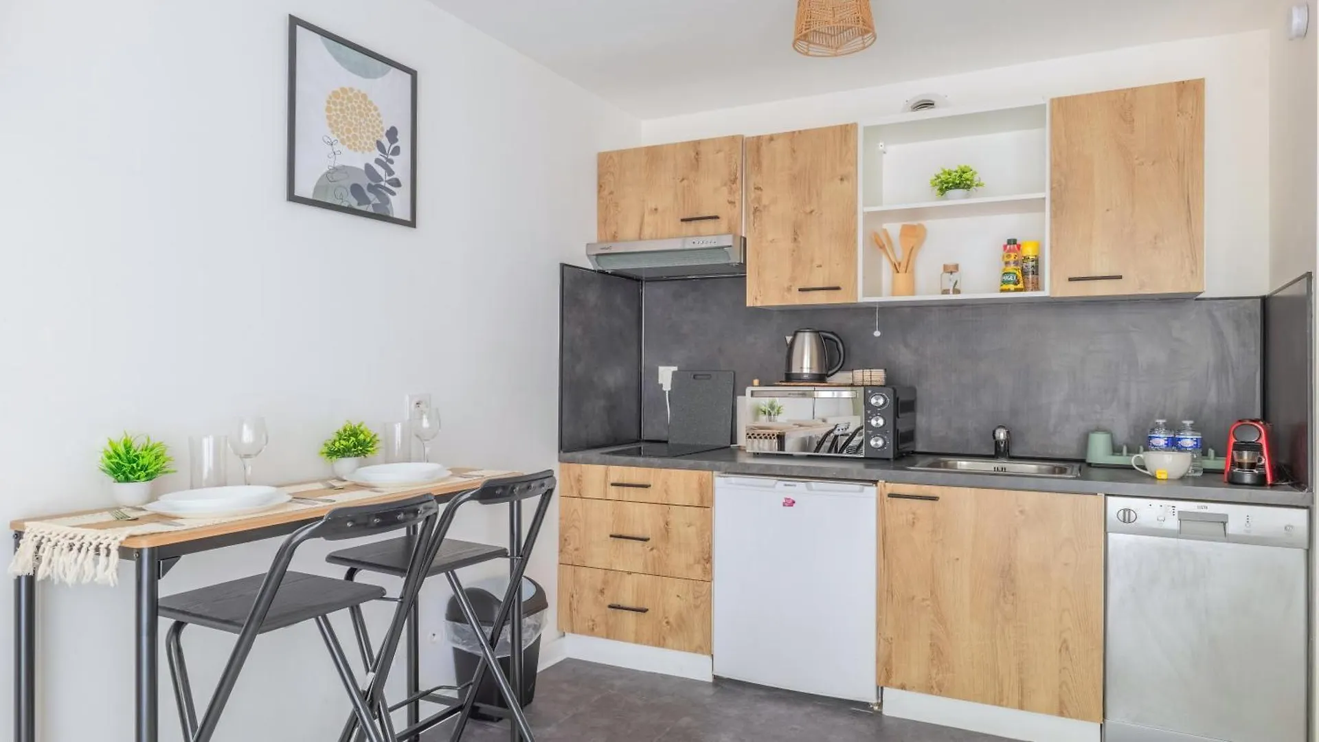 Cosy Studio Avec Terrasse Et Parking Prive Gratuit, Ideal Pour Explorer Lyon Villeurbanne