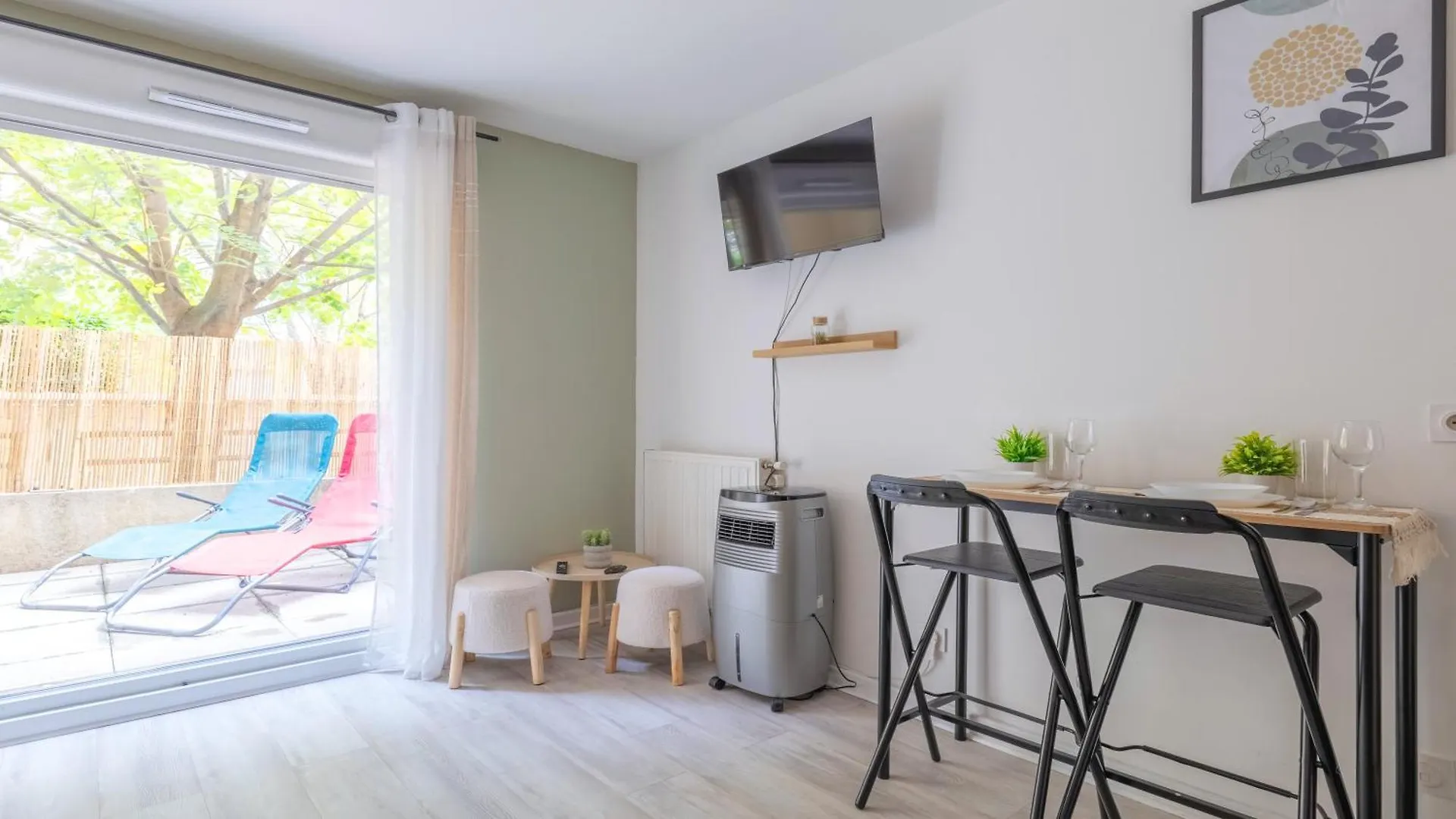 Cosy Studio Avec Terrasse Et Parking Prive Gratuit, Ideal Pour Explorer Lyon Villeurbanne França